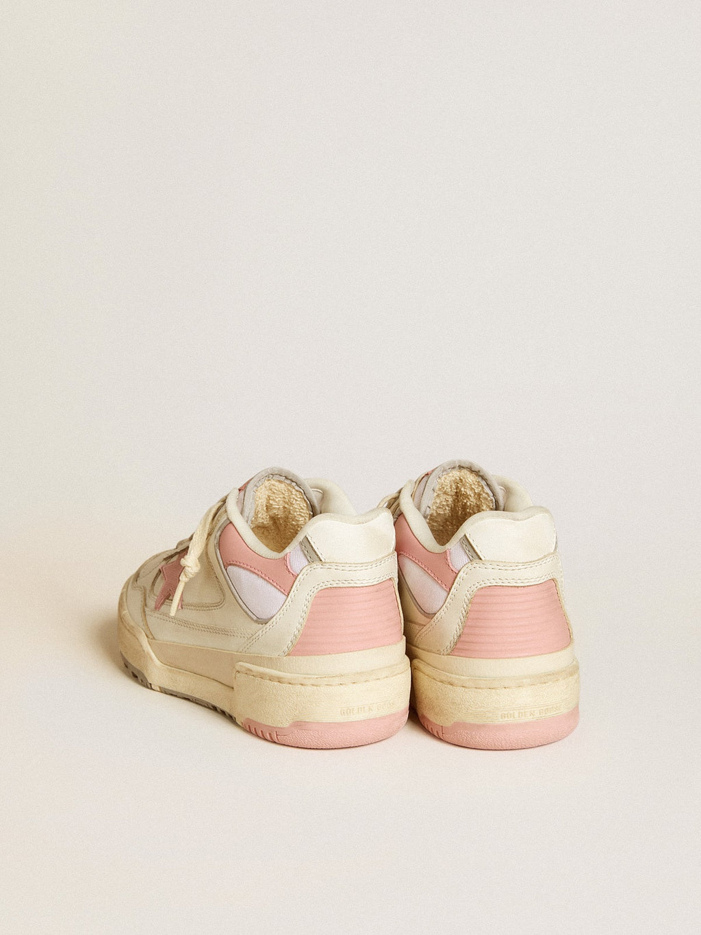 Women's Forty2 with pink star and white leather heel tab| Golden Goose