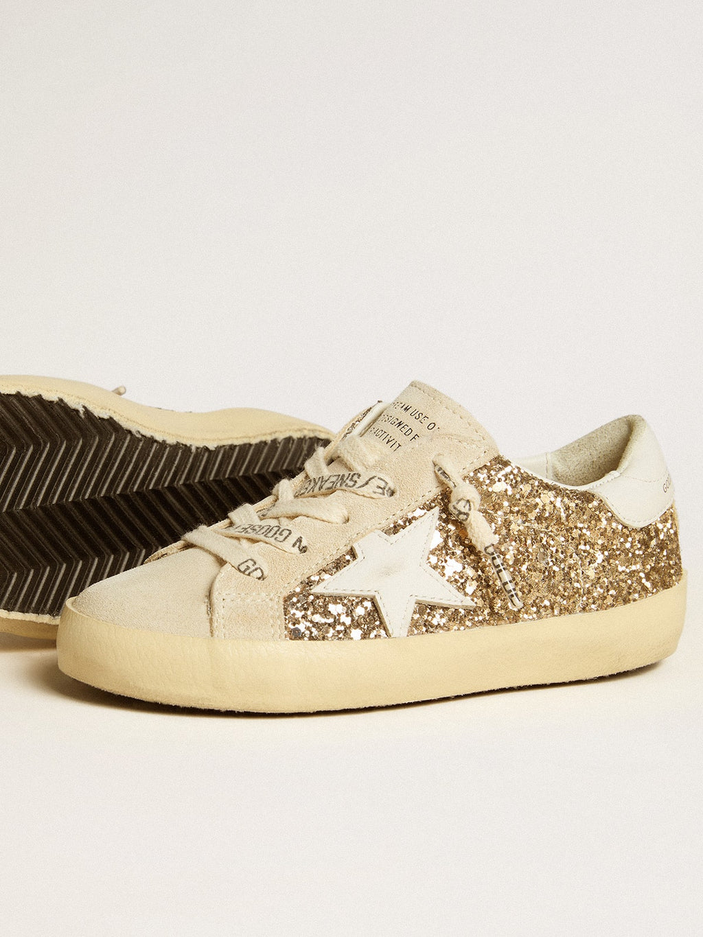 Super-Star Young in gold glitter with white leather star and heel tab| Golden Goose