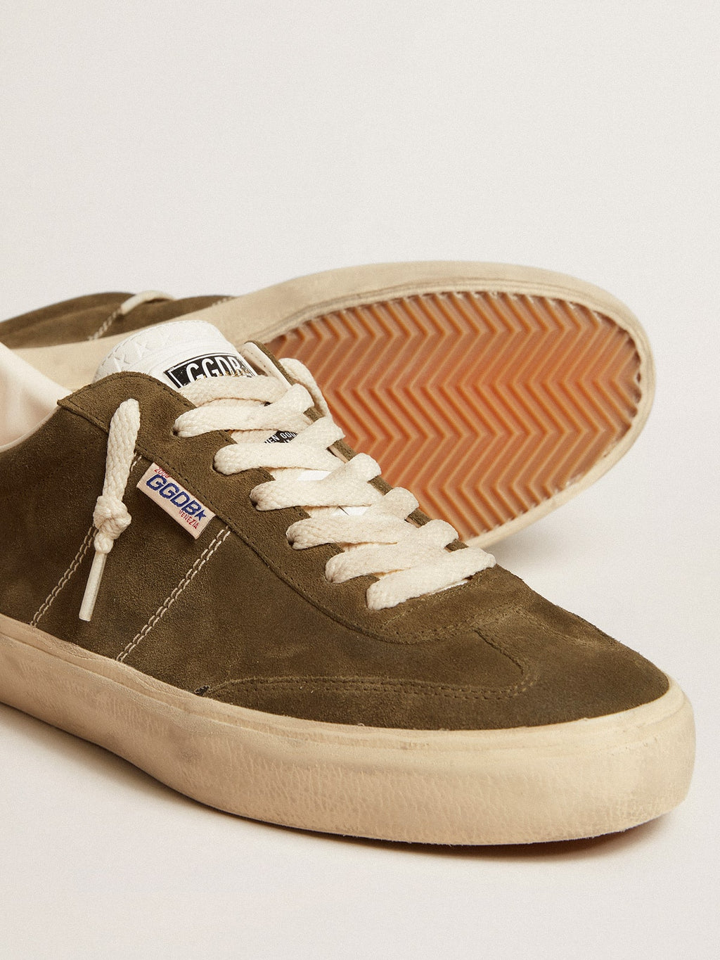 Soul Star in green suede with white leather heel tab and tongue| Golden Goose