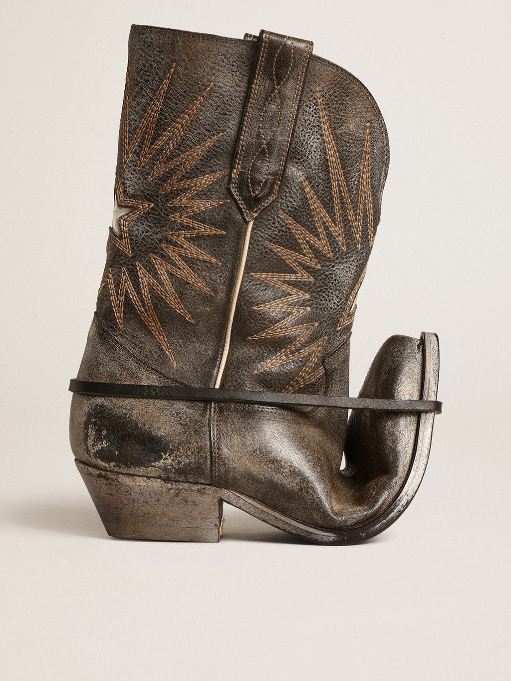 Men's low Wish Star boots in black leather with silver star| Golden Goose