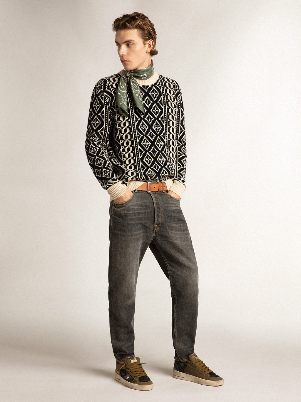 Round-neck sweater with parchment and blue geometric pattern| Golden Goose