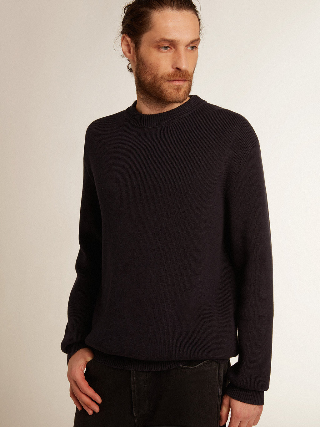 Men's round-neck sweater in dark blue cotton with logo| Golden Goose