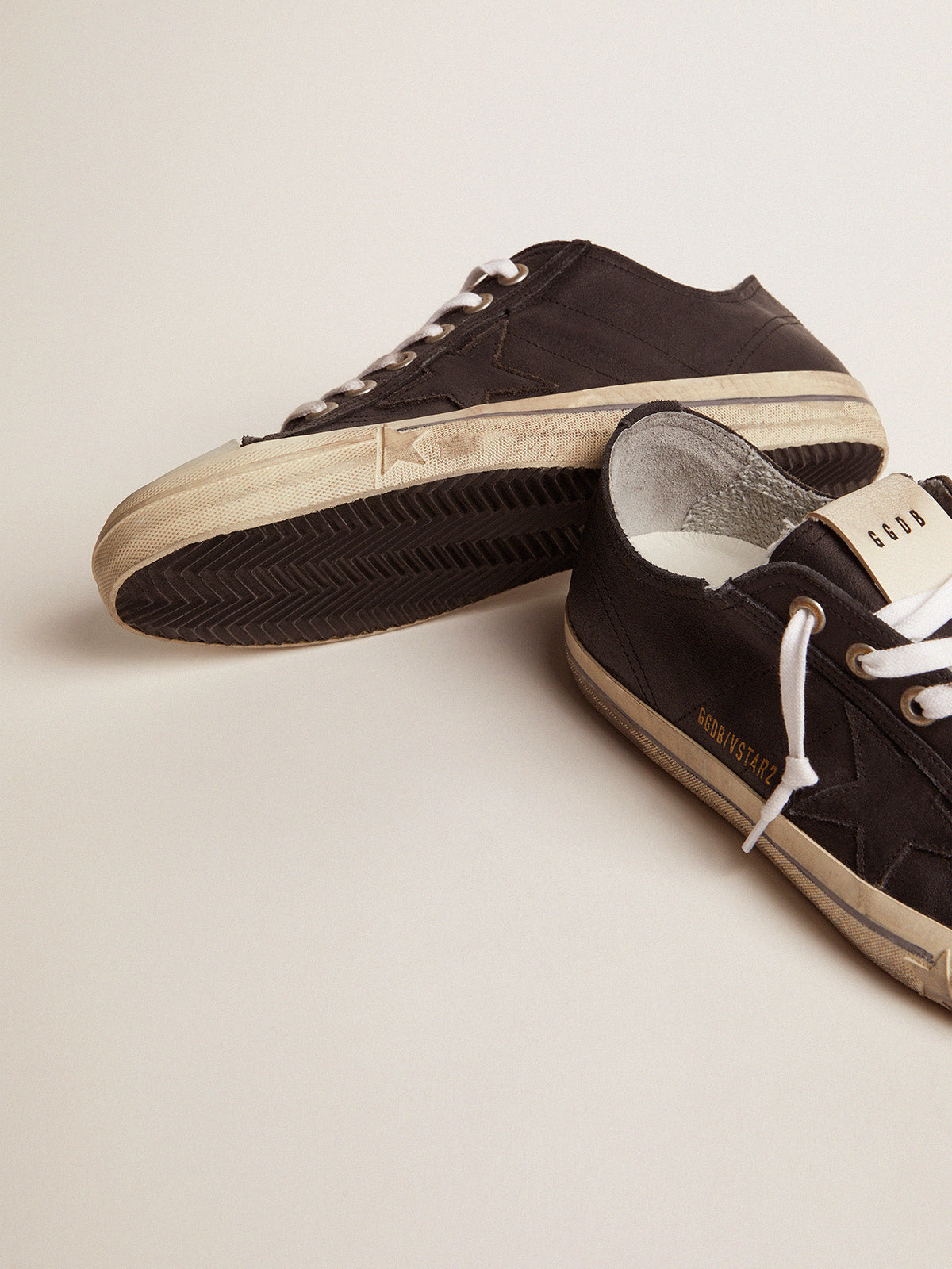 Men's V-Star black leather with leather star| Golden Goose