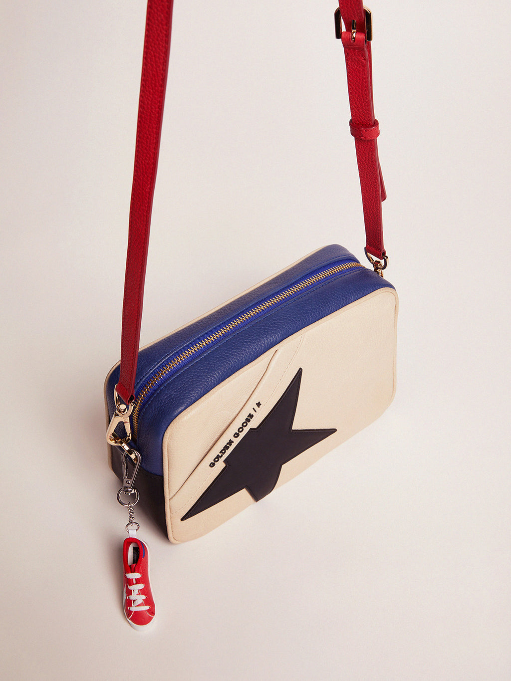 Women's Star Bag in pebbled leather with black star| Golden Goose