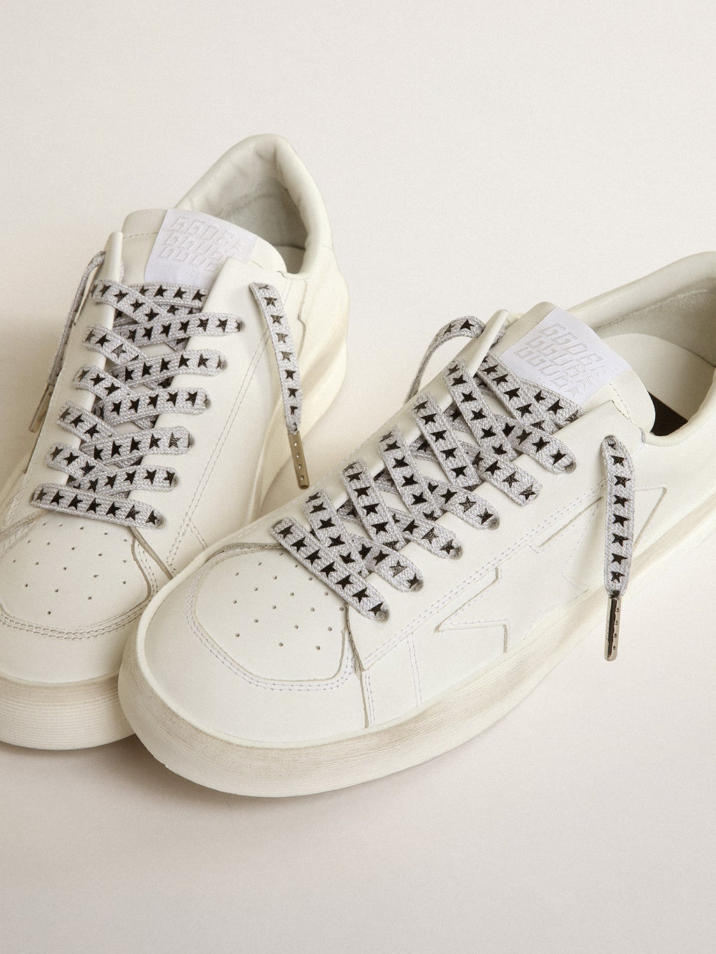 Ice-gray cotton laces with contrasting black stars| Golden Goose