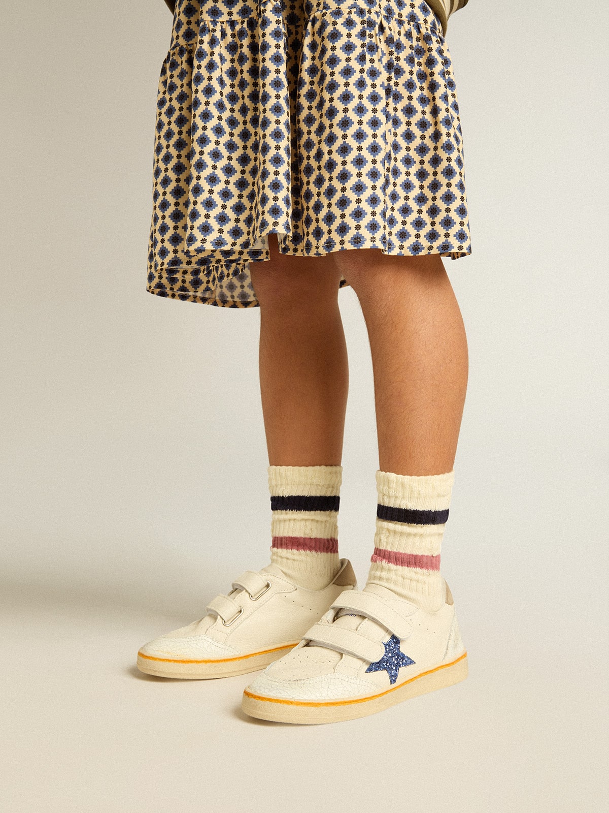 Worn white Kids socks with distressed details and two-tone lilac and blue stripes| Golden Goose