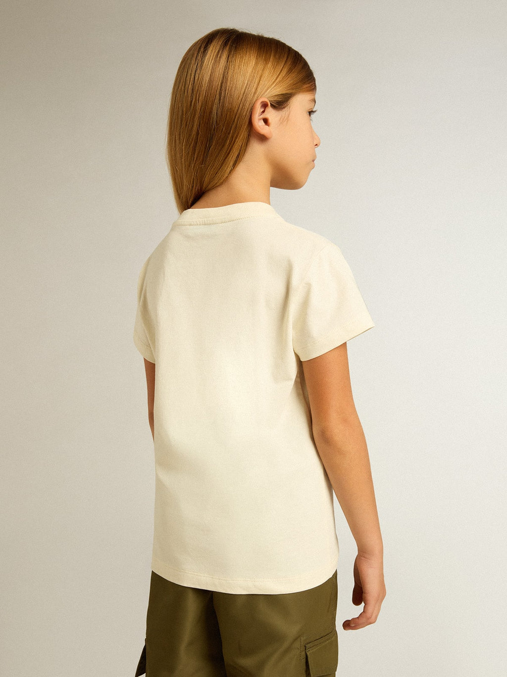 Girls' cotton T-shirt in worn white with red embroidery on the chest| Golden Goose