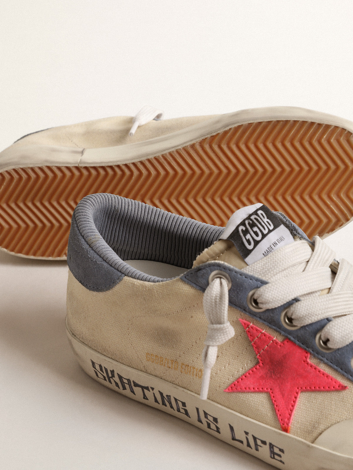 Super-Star Penstar LTD in canvas with lobster-colored suede star| Golden Goose