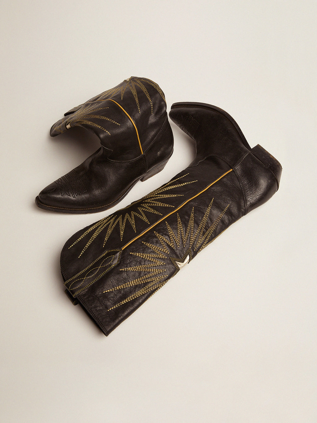 Women's boots in black leather with platinum star inlay| Golden Goose
