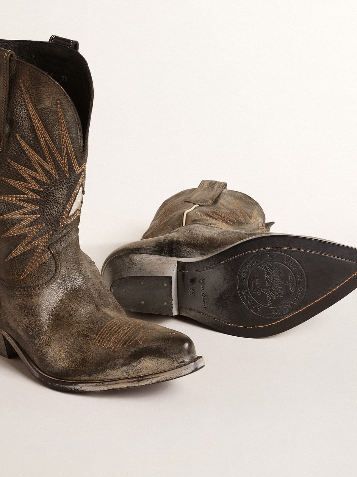 Men's low Wish Star boots in black leather with silver star| Golden Goose