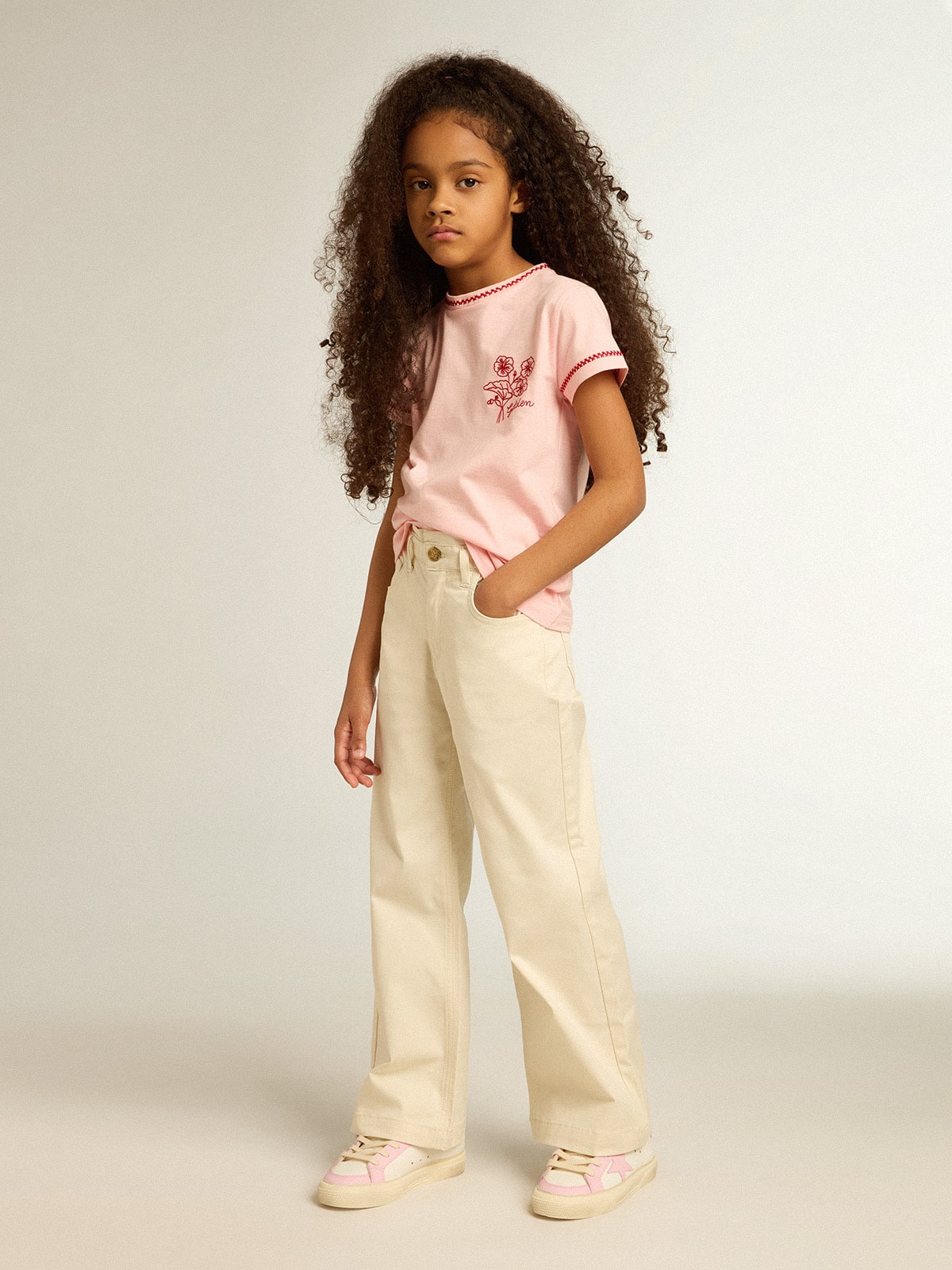 Pink T-shirt with red trim and embroidered flower on the heart| Golden Goose