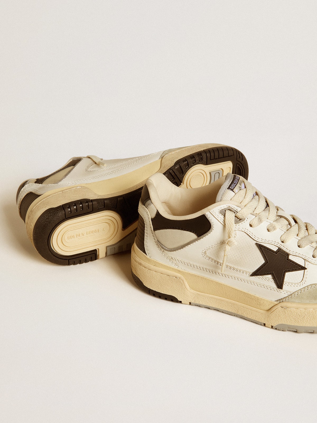 Men's Forty2 with black star and black leather heel tab| Golden Goose