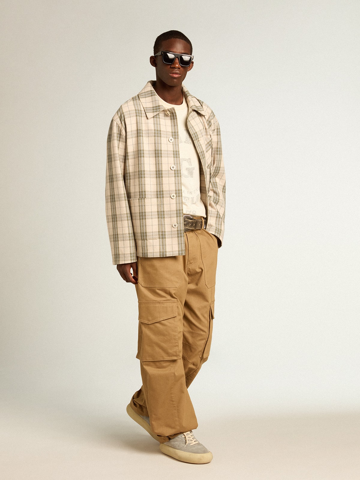 Men's cotton T-shirt in aged white with faded lettering| Golden Goose