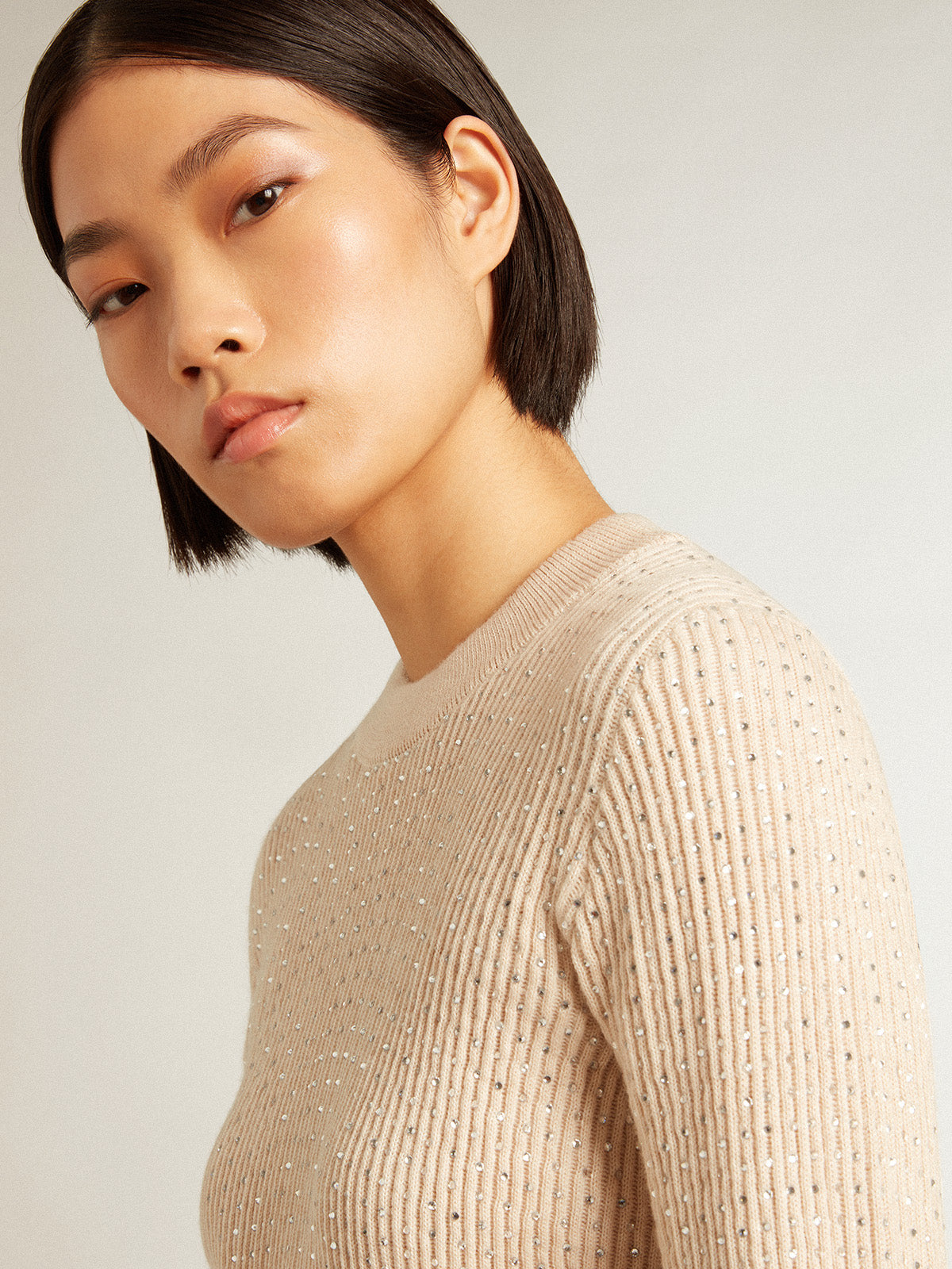 Cropped round-neck sweater in beige wool with all-over crystals| Golden Goose