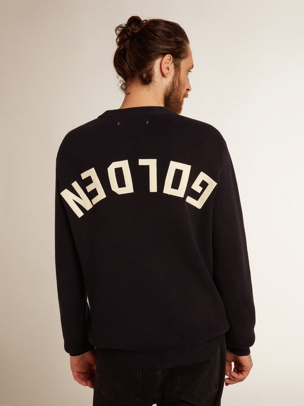 Men's round-neck sweater in dark blue cotton with logo| Golden Goose