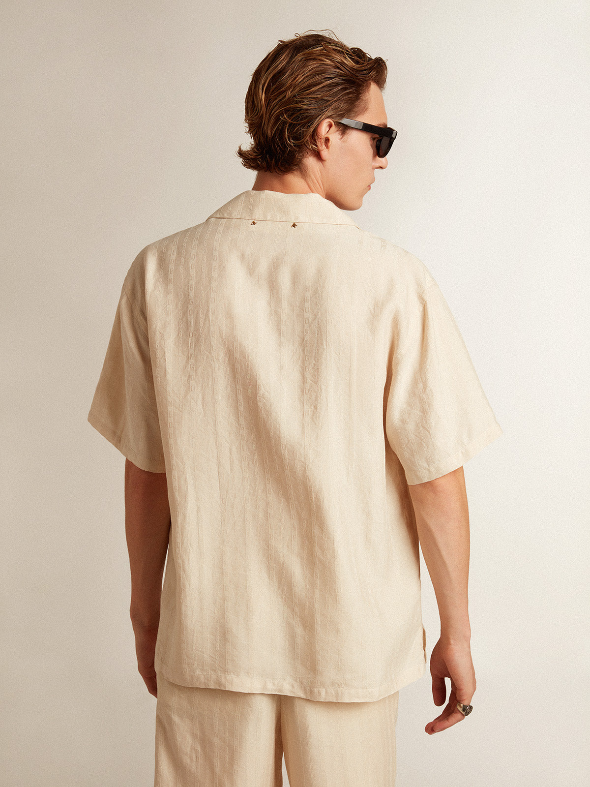 Short-sleeved shirt in parchment-colored linen| Golden Goose