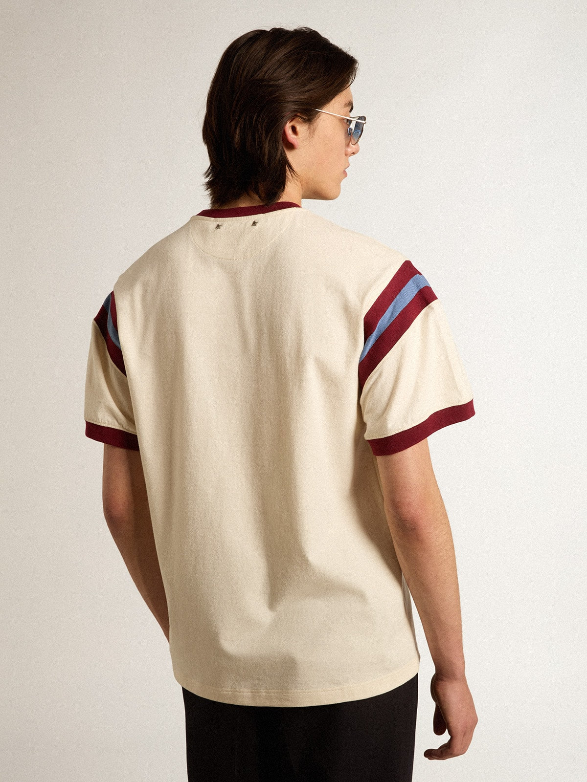 Men's white T-shirt with burgundy lettering on the front| Golden Goose