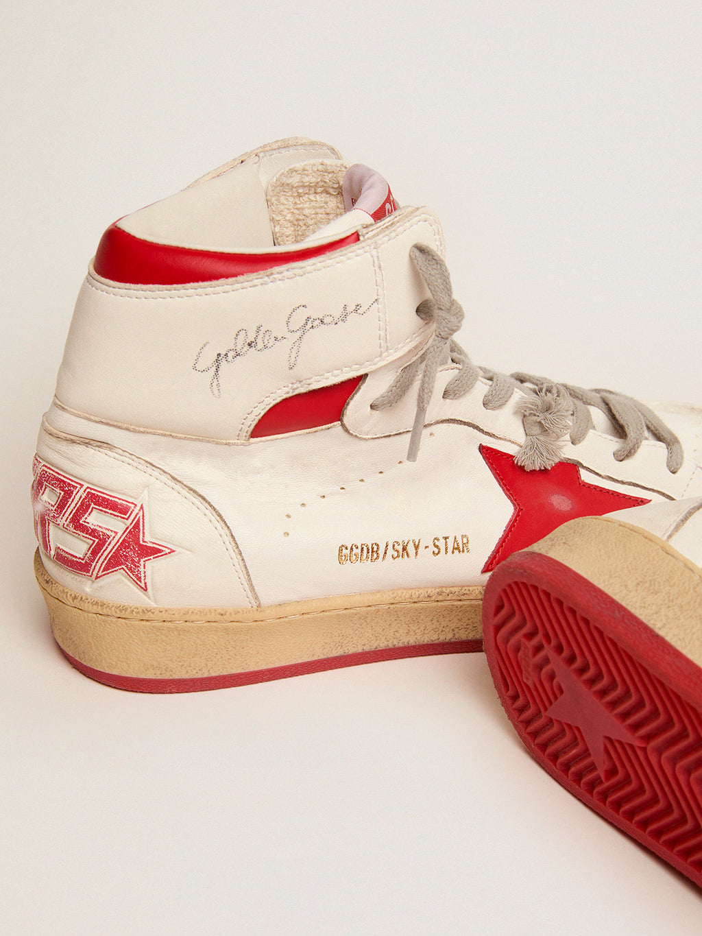 Men's Sky-Star with signature on the ankle and red inserts| Golden Goose