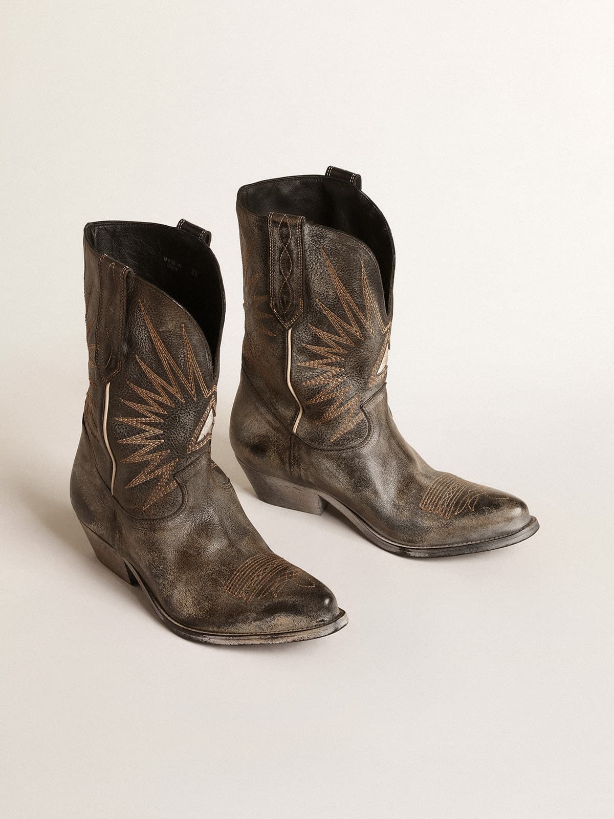 Men's low Wish Star boots in black leather with silver star| Golden Goose