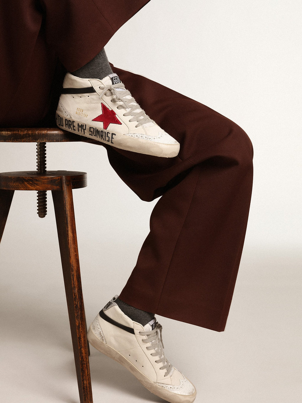 Mid Star with a pink laminated leather star and black flash| Golden Goose