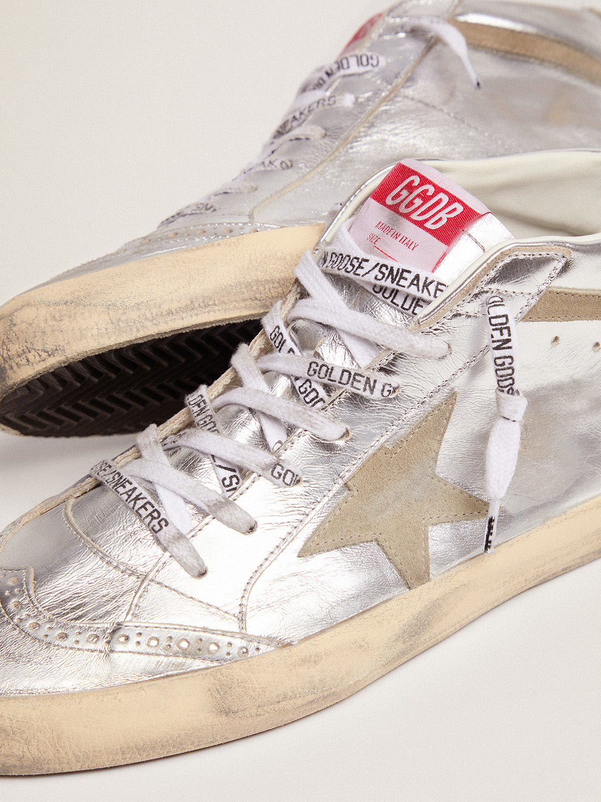 Women's Mid Star in silver laminated leather with dove gray star| Golden Goose
