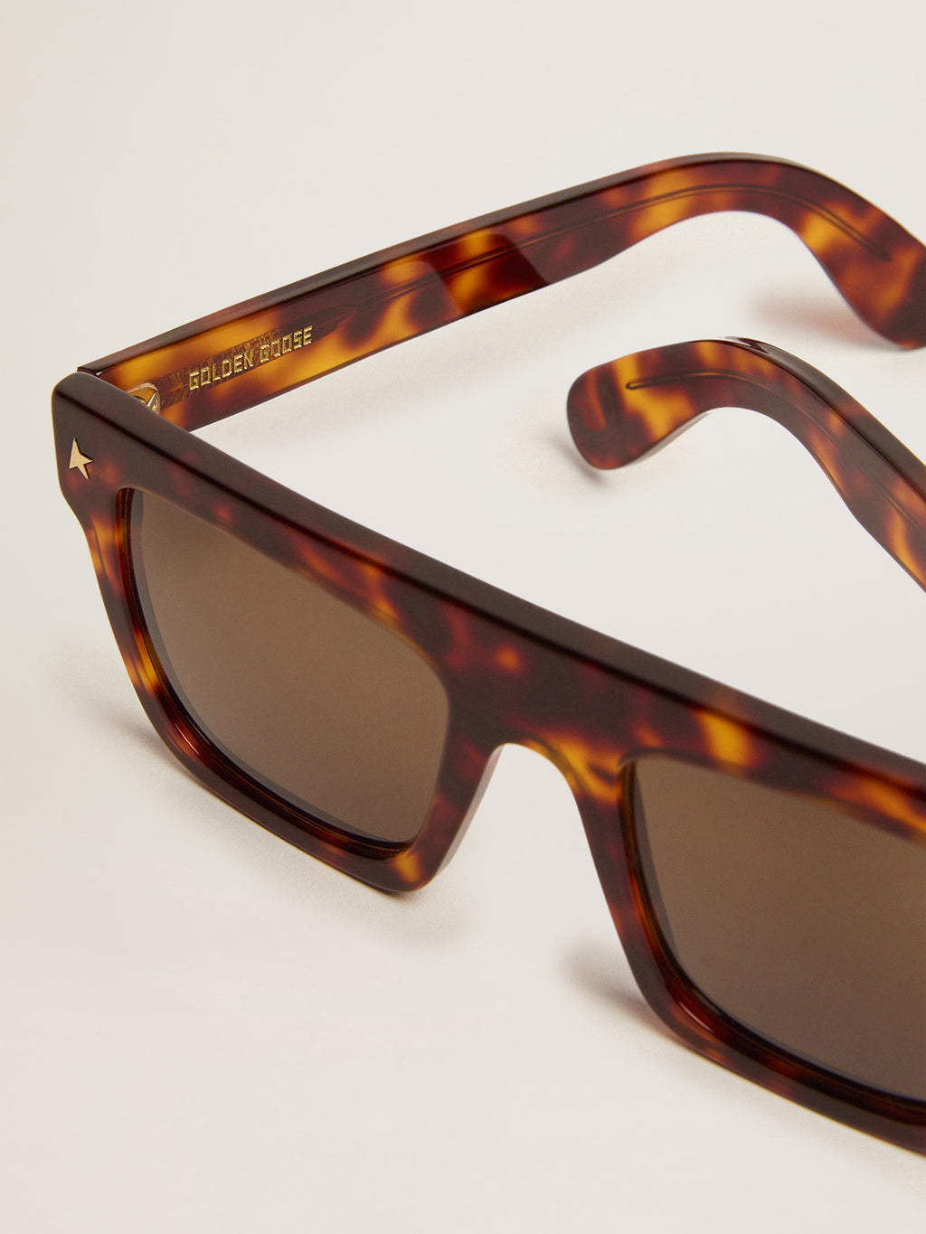 Square model sunglasses with havana frame and gold details| Golden Goose