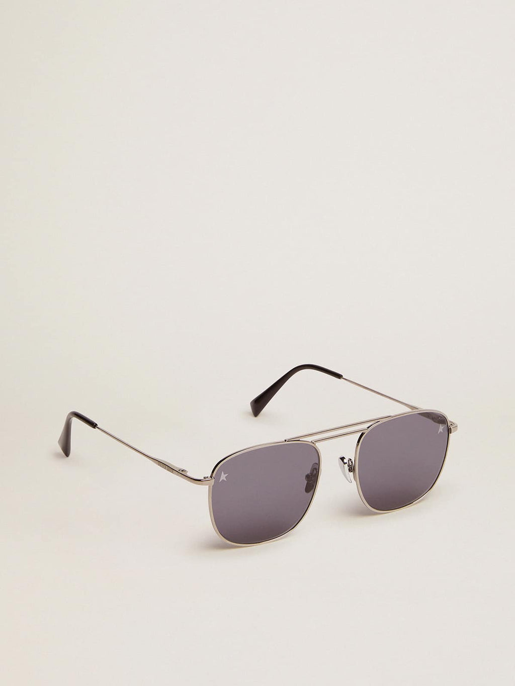 Roger aviator sunglasses with black frame and black lenses| Golden Goose