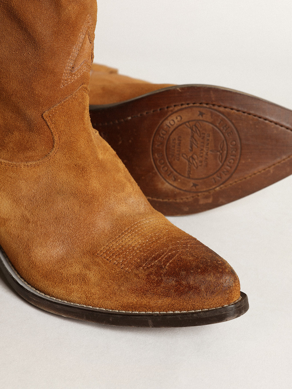 Women's low boots in tobacco-colored suede with inlay star| Golden Goose