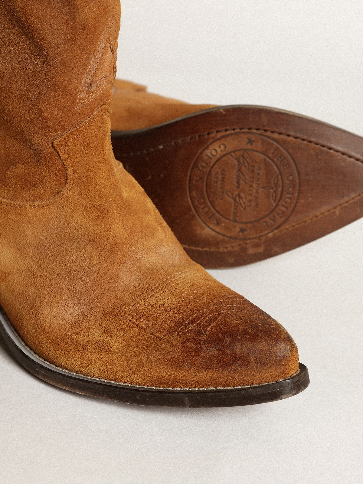 Women's low boots in tobacco-colored suede with inlay star| Golden Goose