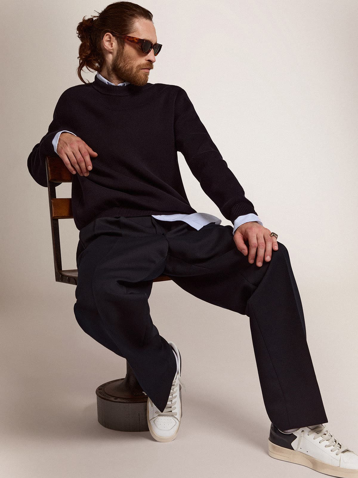 Men's round-neck sweater in dark blue cotton with logo| Golden Goose