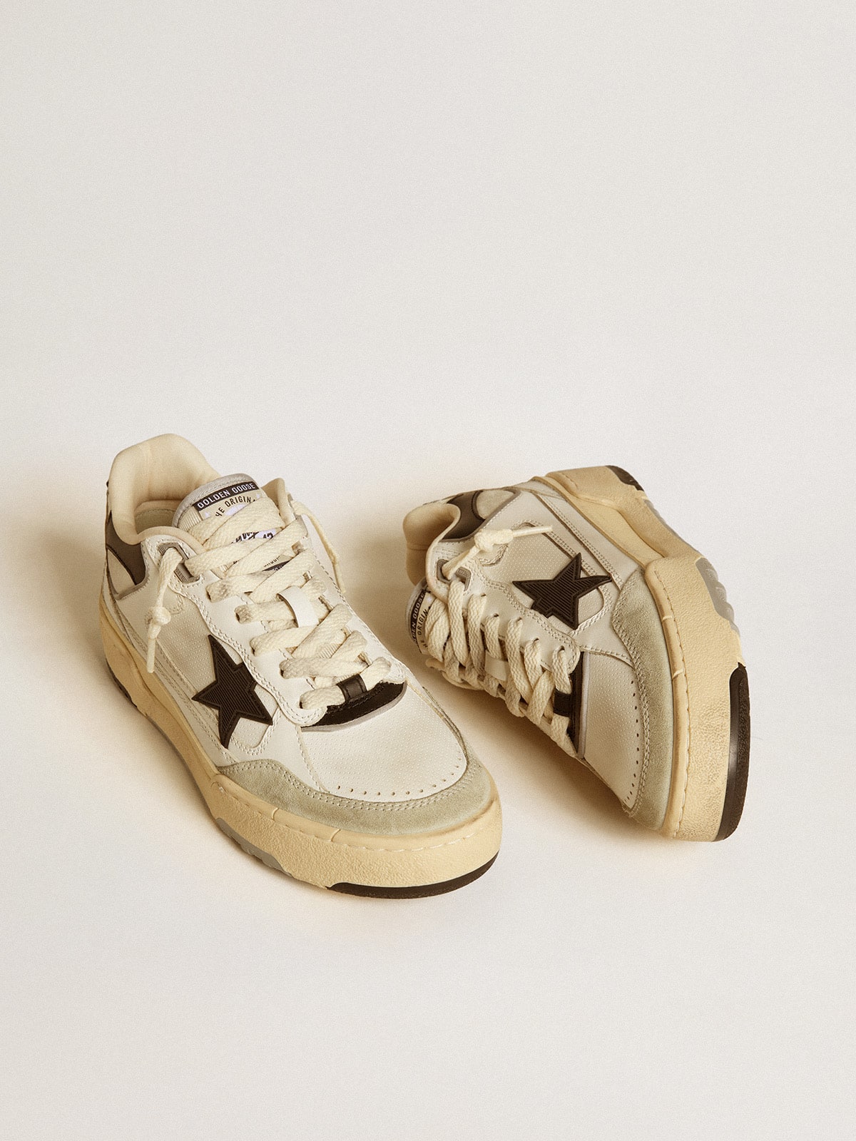Men's Forty2 with black star and black leather heel tab| Golden Goose