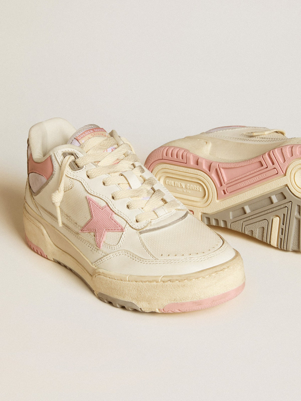 Women's Forty2 with pink star and white leather heel tab| Golden Goose