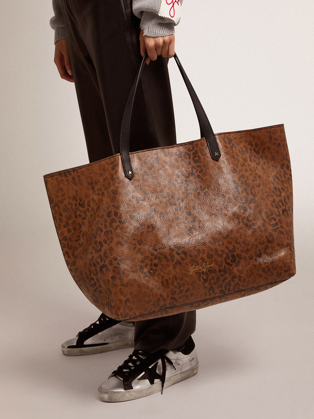 Women's Pasadena Bag with leopard print and contrasting black handles| Golden Goose