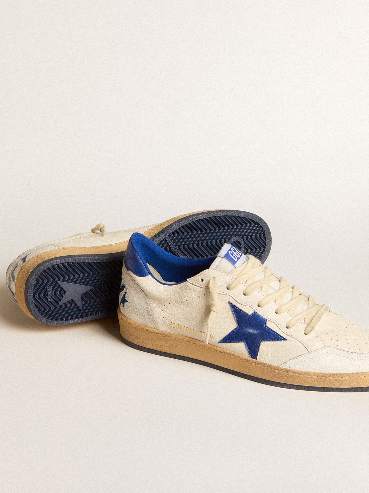 Women's Ball Star Wishes in white nappa leather with bright blue star and heel tab| Golden Goose