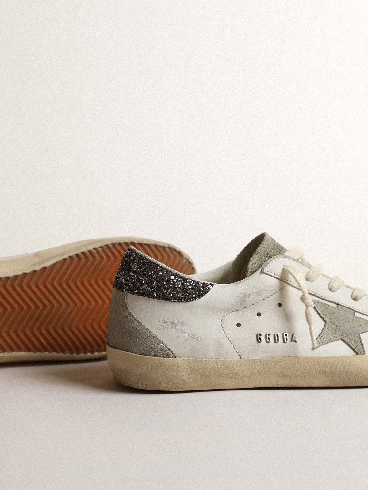 Women's Super-Star with gray star and dark gray glitter heel tab| Golden Goose