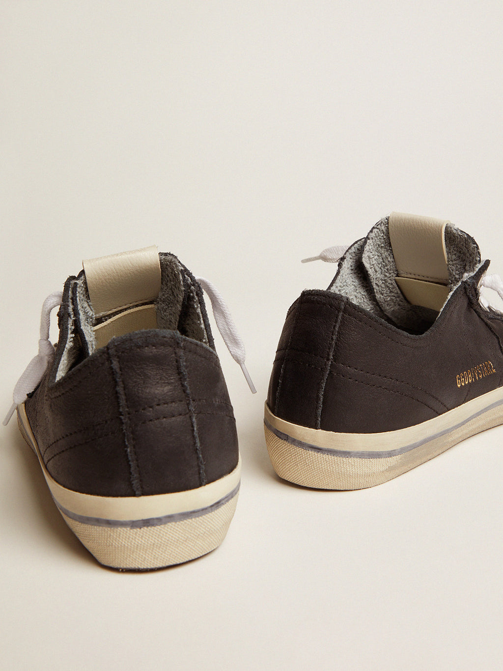 Women's V-Star vintage effect| Golden Goose