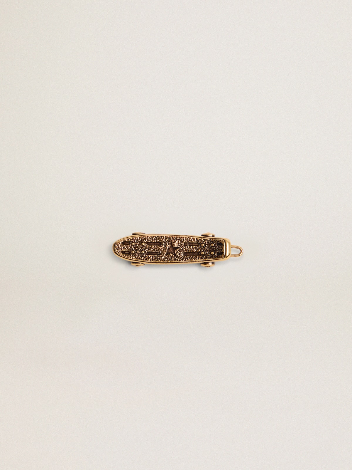 Men's lace accessory in old gold color in the shape of a skateboard| Golden Goose