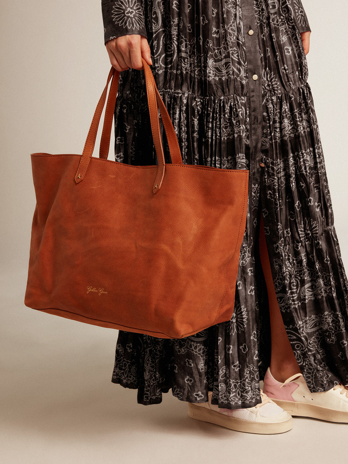 Pasadena Bag in tan-colored glossy leather with gold logo on the front| Golden Goose