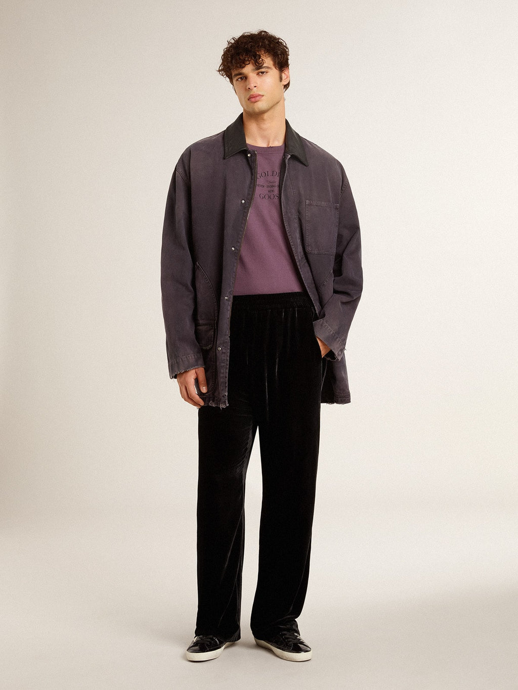 Men's cotton T-shirt in worn purple with logo print| Golden Goose