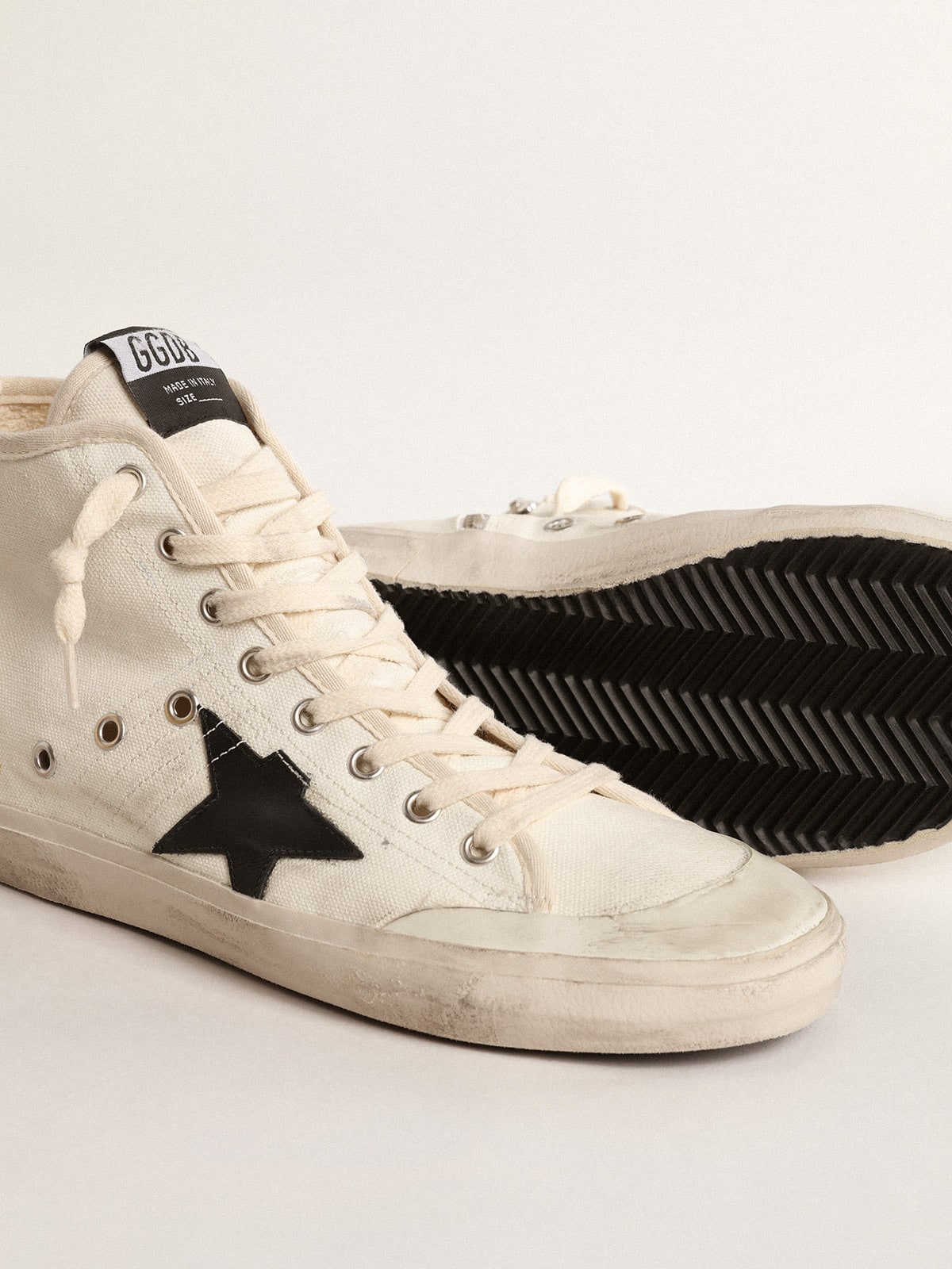 Francy Penstar in canvas with black star and red stitching| Golden Goose