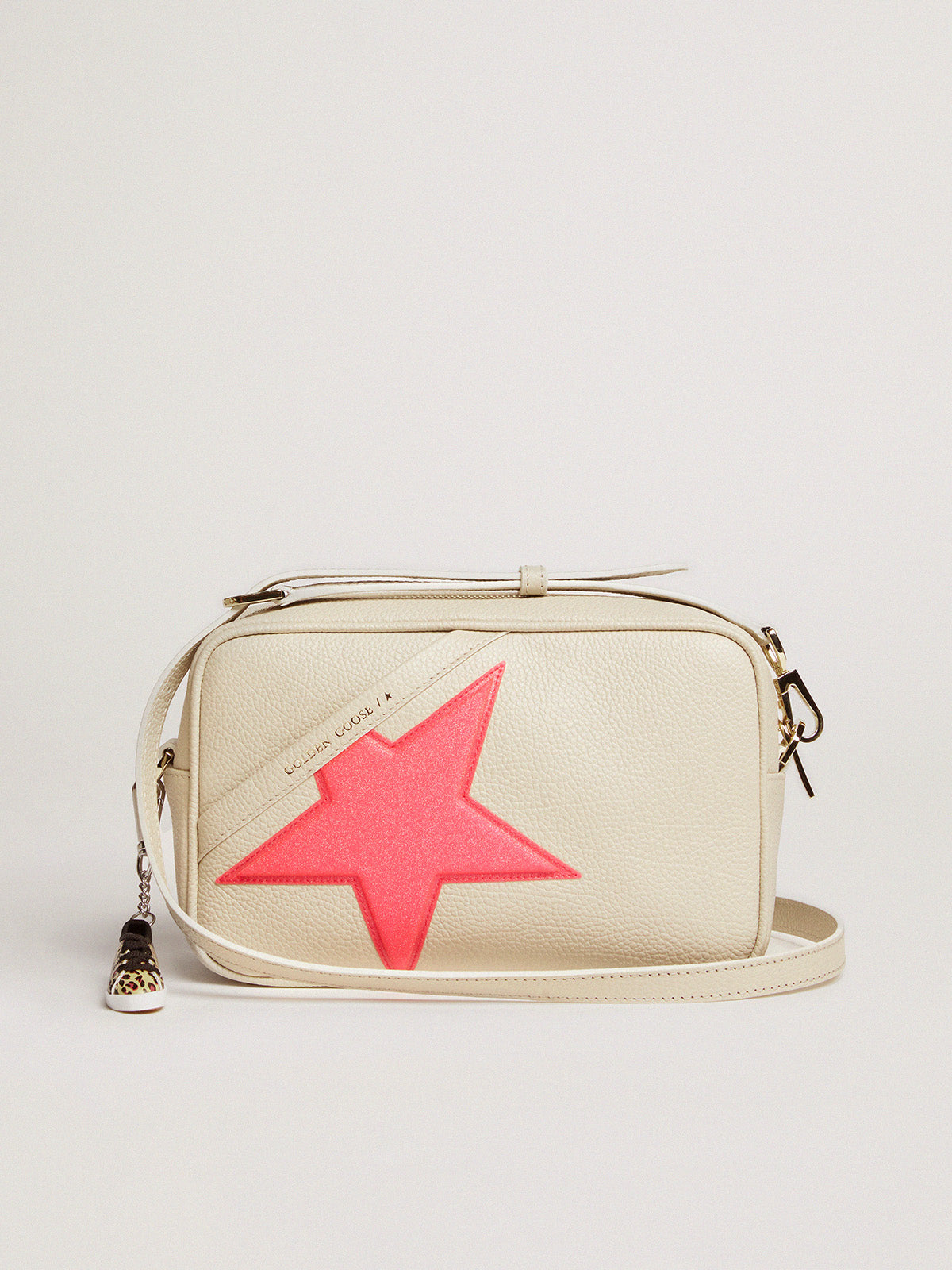 Off-white Star Bag in hammered leather, fuchsia Golden Goose star with iridescent glitter| Golden Goose