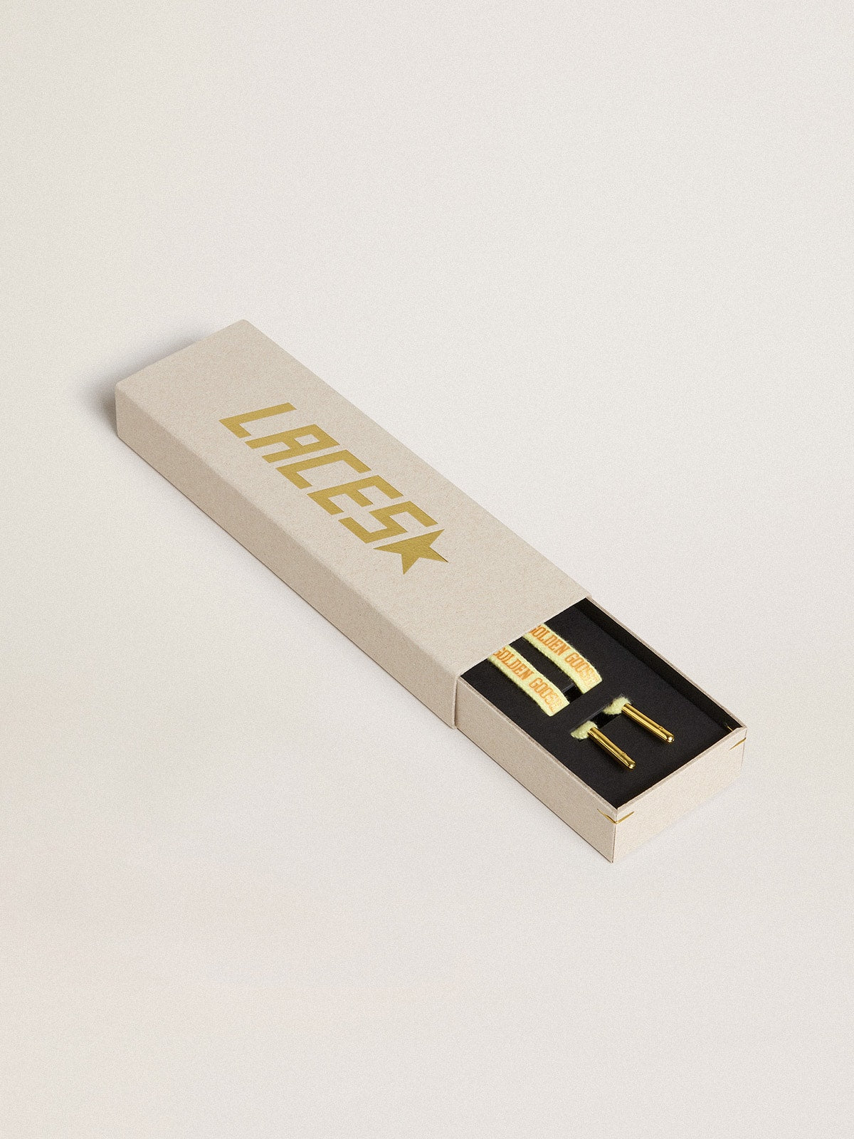 Yellow cotton laces with contrasting gold-colored logo| Golden Goose