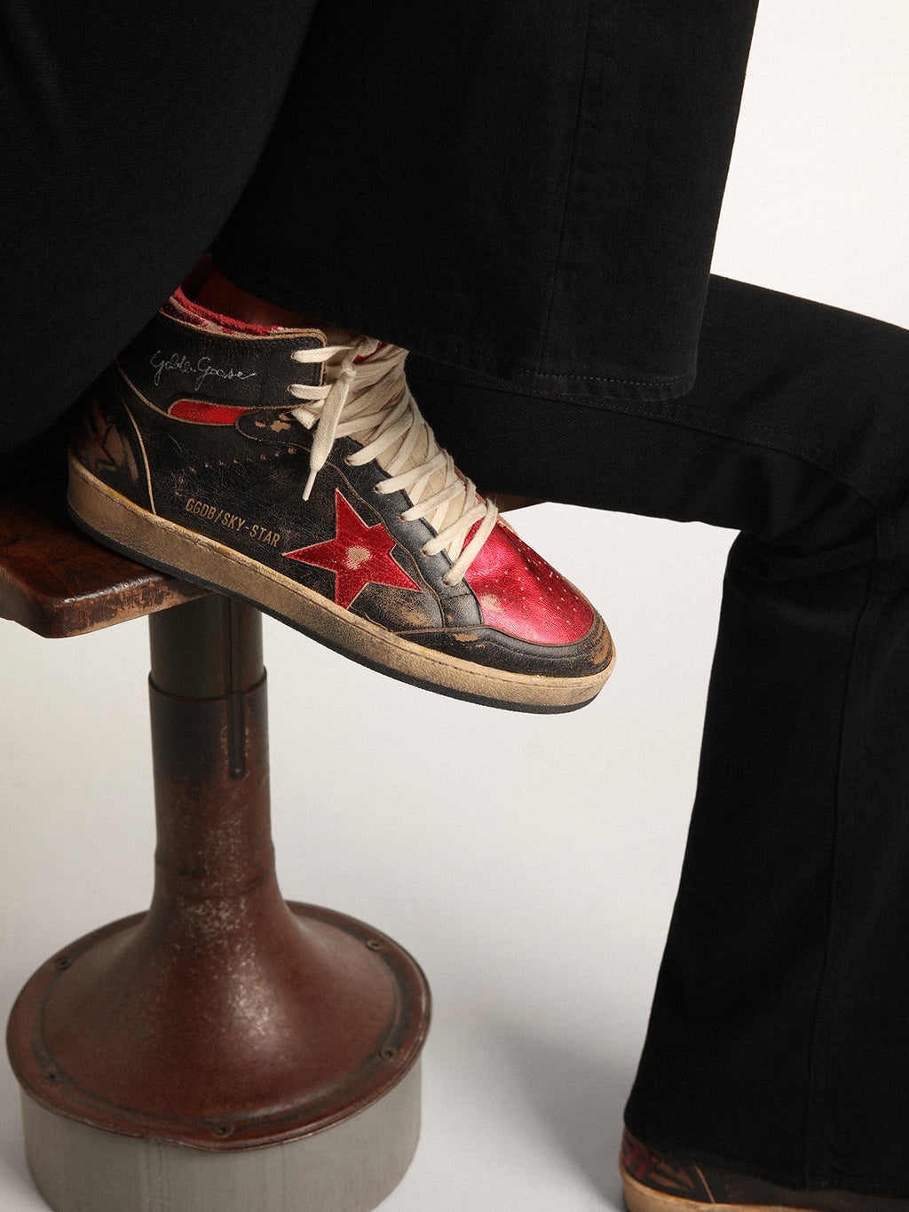 Women's Sky-Star in black glossy leather with red star| Golden Goose