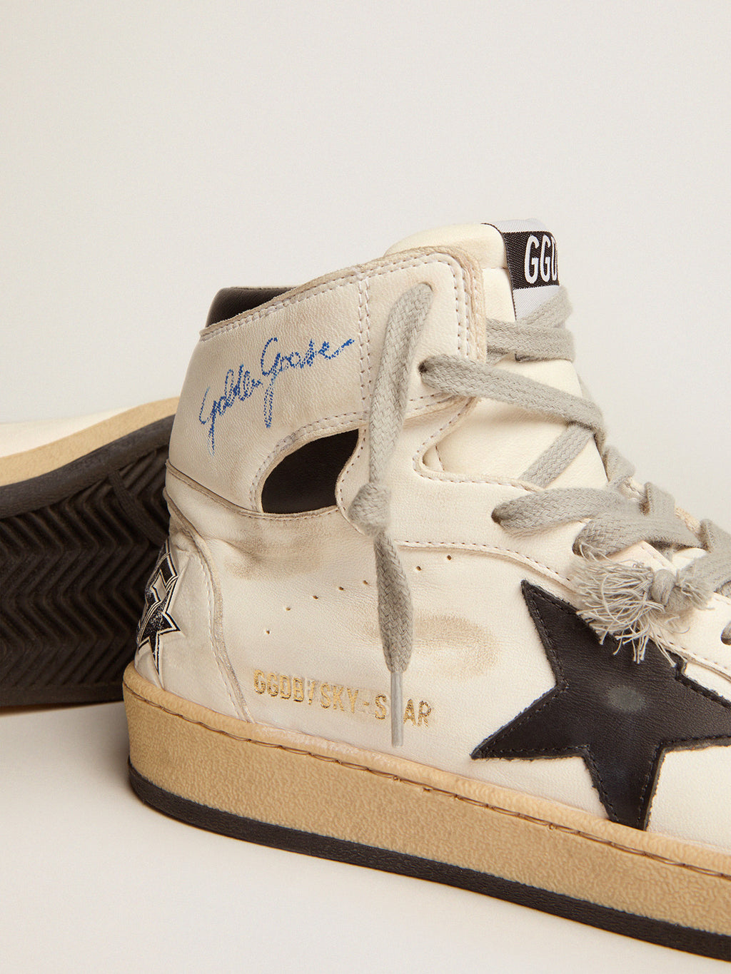 Men's Sky-Star with signature on the ankle and black inserts| Golden Goose