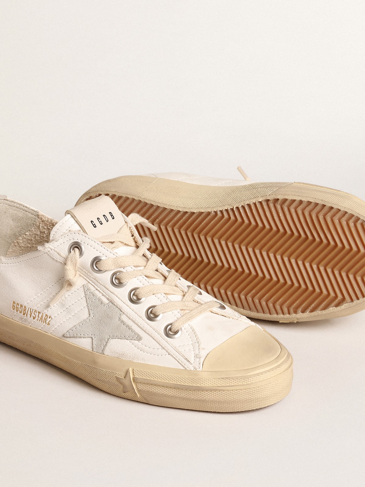 V-Star in nappa leather with ice-gray suede star and heel tab| Golden Goose