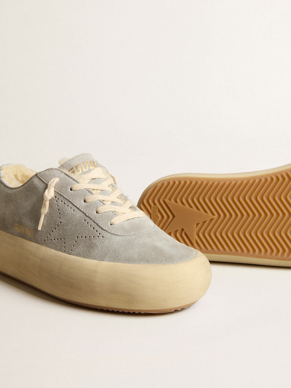 Men's Space-Star shoes in ice-gray suede with shearling lining| Golden Goose
