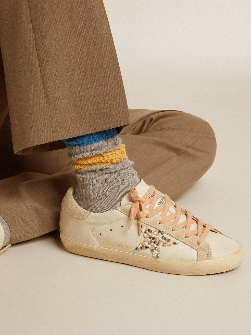 Gray socks with distressed details and two-tone stripes| Golden Goose
