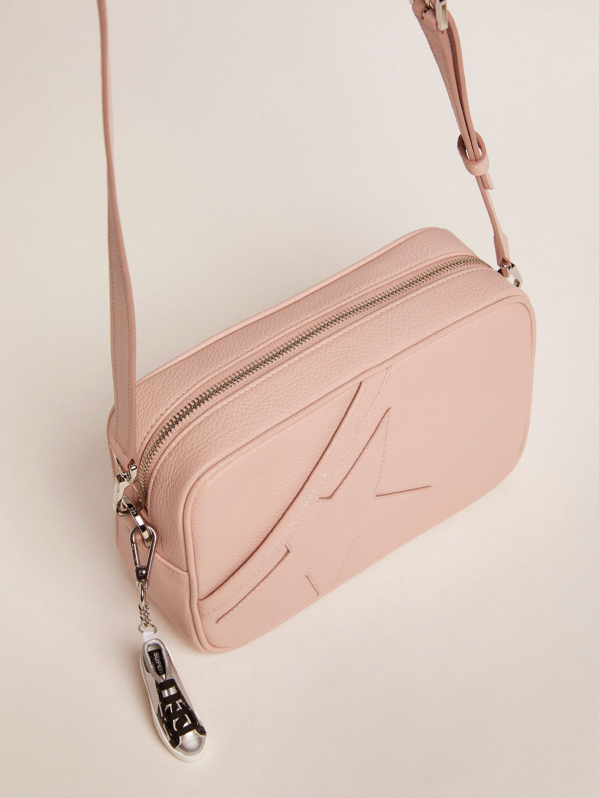 Star Bag in quartz-pink hammered leather with tone-on-tone star| Golden Goose